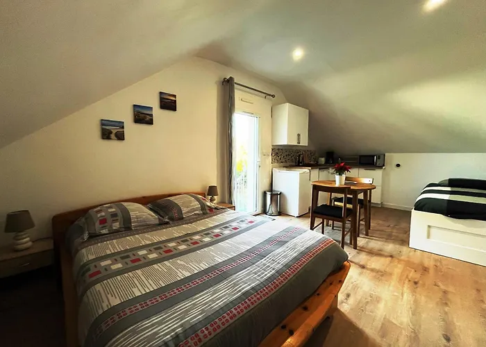 Lomener - La Goelette - 1 Appartement Avec 2 Chambres Et 2 Studios A 450M De La Plage