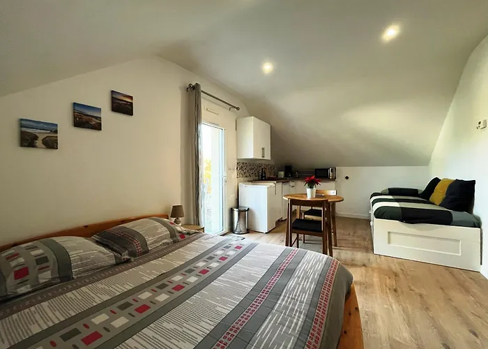 Lomener - La Goelette - 1 Appartement Avec 2 Chambres Et 2 Studios A 450M De La Plage